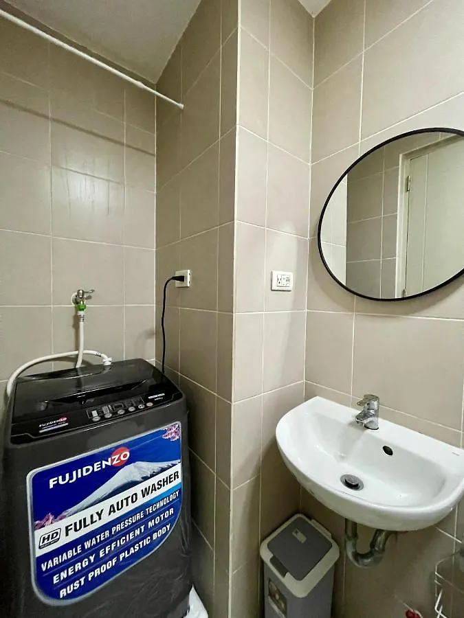 Relaxing 2-Bed Apartment In Mandaluyong Manila 0*,